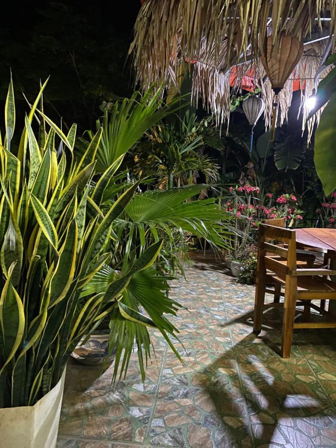 Thien Thanh Hotel Фонг Нха Екстериор снимка
