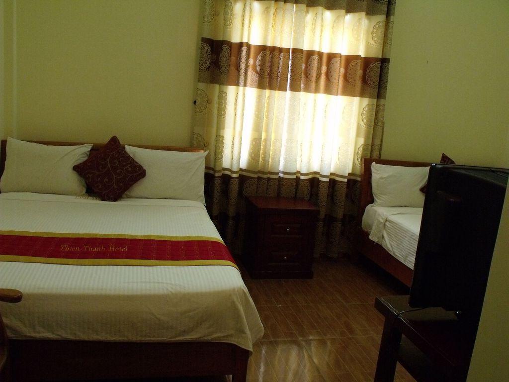 Thien Thanh Hotel Фонг Нха Екстериор снимка