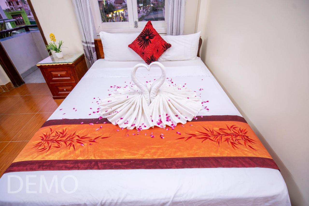 Thien Thanh Hotel Фонг Нха Екстериор снимка